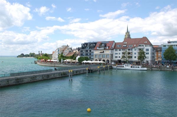Rund um den Bodensee gruppieren sich eine Reihe sehenswerter Städte - auf deutscher Seite gehört Friedrichshafen dazu.