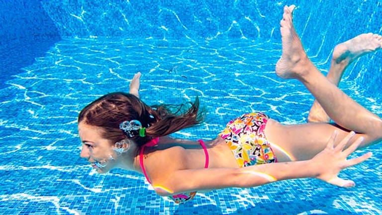 Schwimmkurse für Kinder: Wann wird aus Planschen und Paddeln Brustschwimmen und Kraulen?