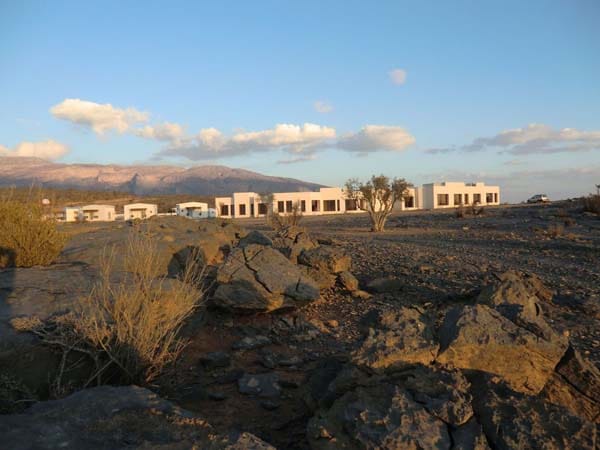 Gänzlich im arabischen Stil konzipiert und vom Hajar-Gebirge umgeben, ist das "Jabal Shams" ein idealer Ausgangspunkt für Wanderungen in umliegende Täler.
