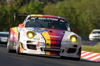 Ein getunter Porsche 911 bim 24-Stunden-Rennen 2012 auf der Nürburgring-Nordschleife.