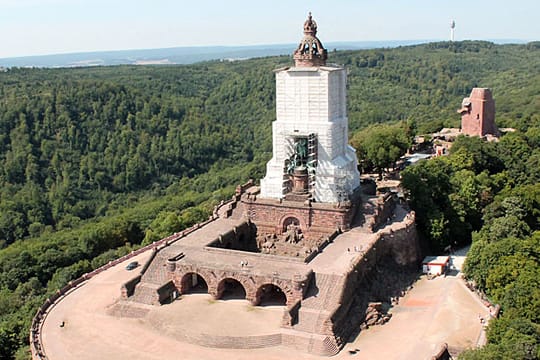 Barbarossa-Denkmal am Kyffhäuserweg.