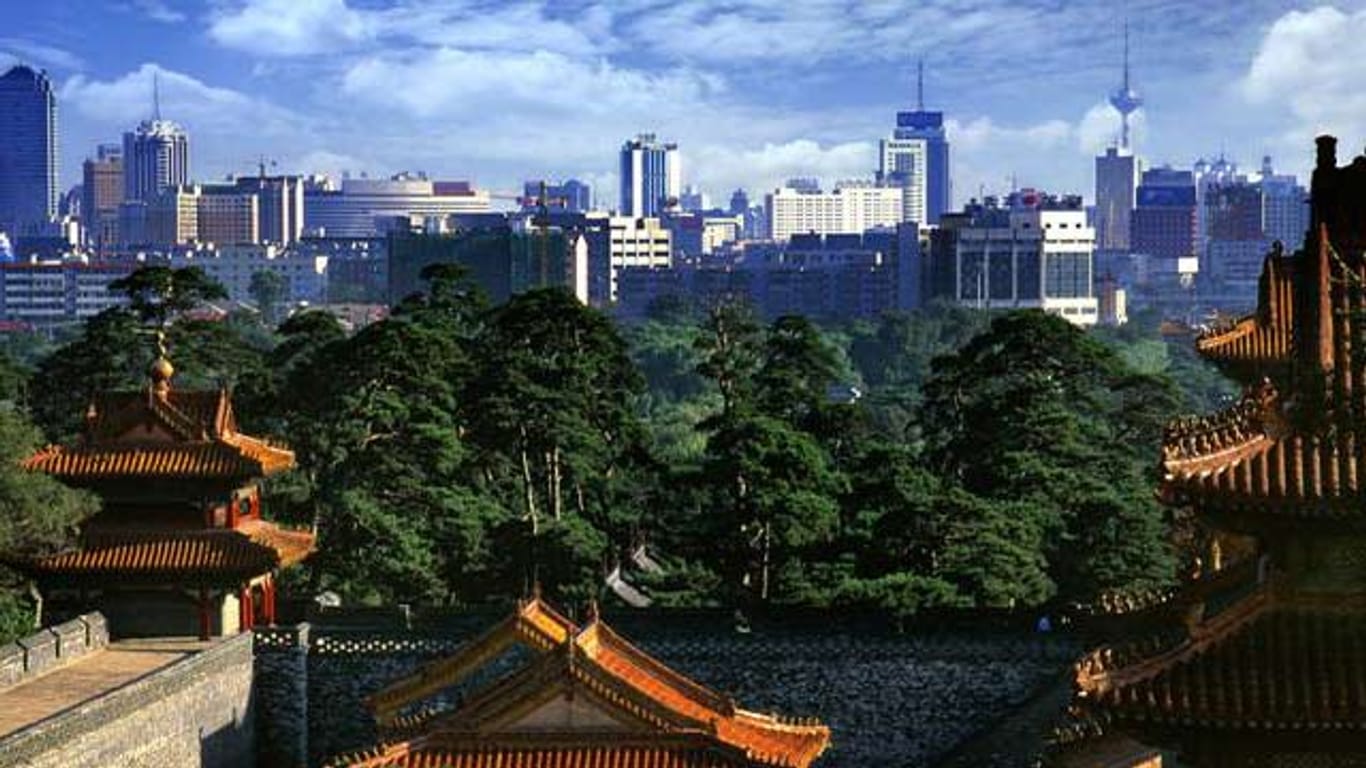 Blick vom alten Kaiserpalast auf die nordöstliche Boomtown Shenyang