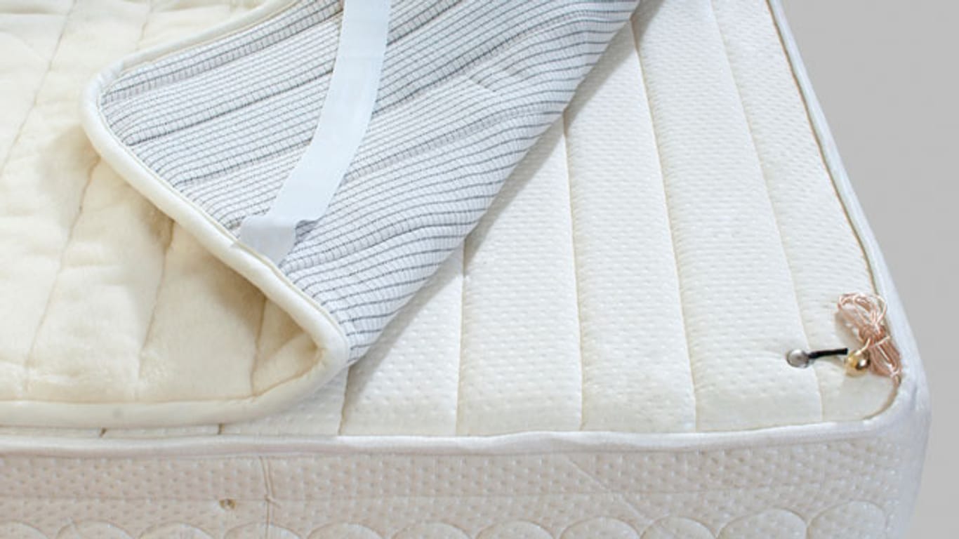 Matratzen saugen viel Schweiß auf und müssen regelmäßig gelüftet werden.