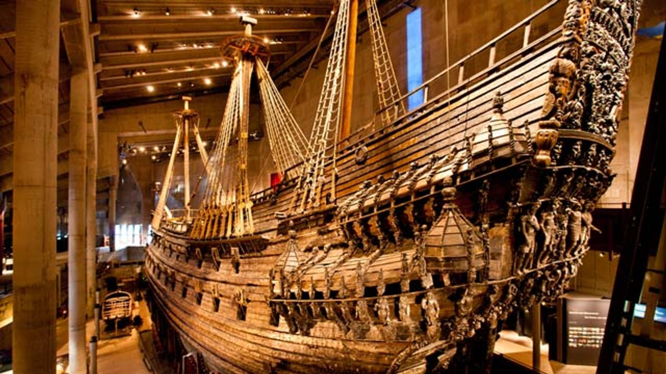 Schwedens "Vasa" lichtete 1628 ihre Anker, um gleich darauf zu sinken. Das Schiff konnte geborgen werden und steht heute in einem Museum