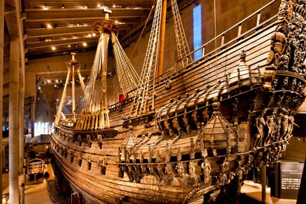 Schwedens "Vasa" lichtete 1628 ihre Anker, um gleich darauf zu sinken. Das Schiff konnte geborgen werden und steht heute in einem Museum