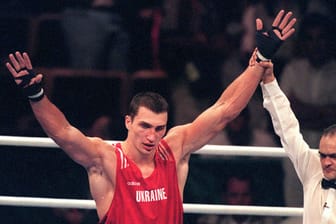 Erschöpft aber glücklich: Wladimir Klitschko nach dem Finalkampf bei Olympia 1996.