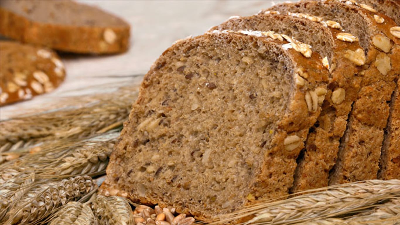 Körner auf der Kruste, dunkler Teig: Viele Bäcker helfen nach, um dem Brot ein gesundes Aussehen zu verleihen.