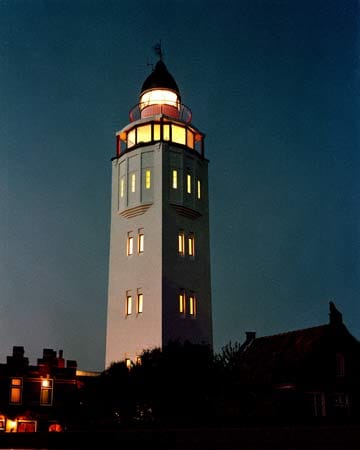 Exklusiver als im Leuchtturm Harlingen in den Niederlanden geht's kaum: 1998 wurde der Leuchtturm, der in den 20er Jahren erbaut wurde, außer Dienst gestellt. (