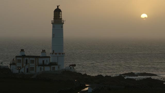 An der rauen schottischen Küste liegt das "Corsewall Lighthouse Hotel".