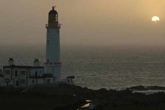 An der rauen schottischen Küste liegt das "Corsewall Lighthouse Hotel".