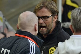 Bayerns Sportdirektor Matthias Sammer (li.) und BVB-Trainer Jürgen Klopp gerieten heftig aneinander.