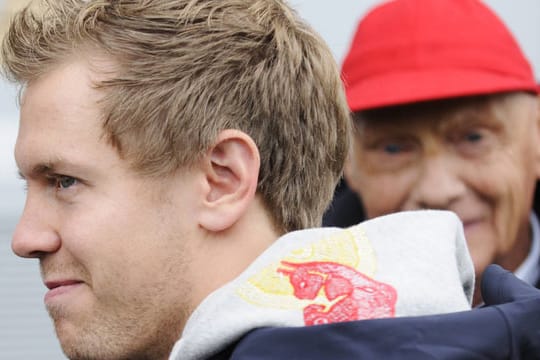 Niki Lauda würde Sebastian Vettel gerne im Mercedes-Cockpit sehen.