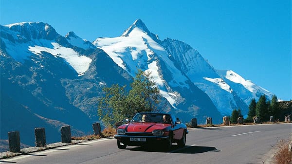 Die Großglockner Hochalpenstraße führt auf 48 Kilometern mit 36 Kehren bis auf 2504 Meter Höhe ins Herz des Nationalparks Hohe Tauern.