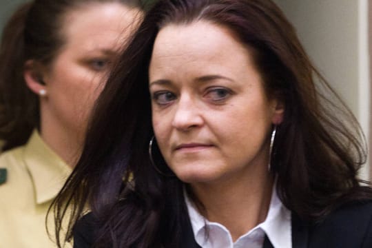 Zwischen arrogant und unsicher: Beate Zschäpe beim Prozessauftakt