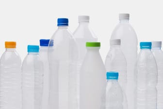 In Plastikflaschen und -verpackungen steckt sie drin: die gesundheitsschädliche Chemikalie Bisphenol A.