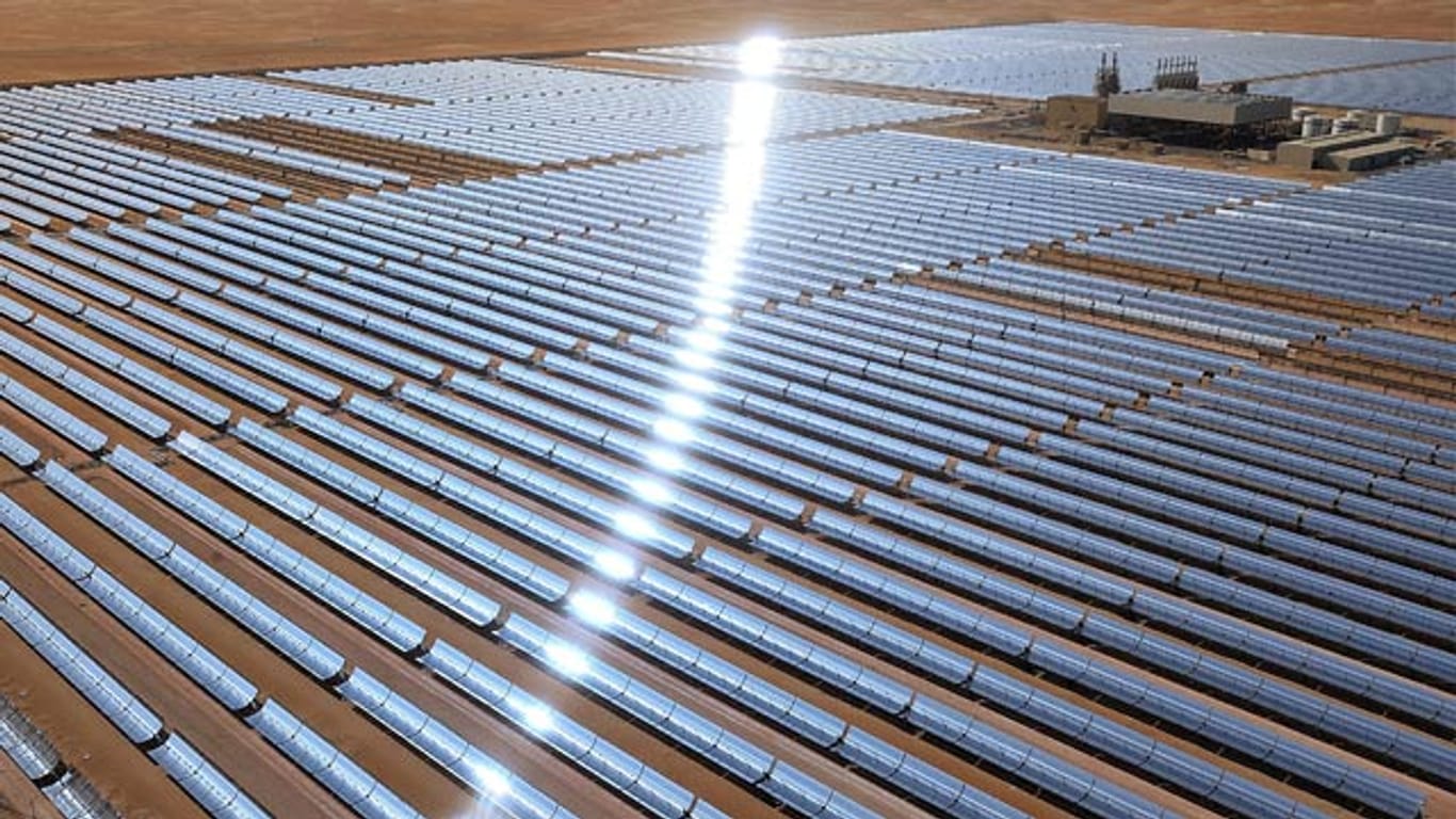 Dieses Foto zeigt ein Solarkraftwerk in Abu Dhabi
