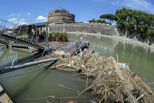 Der Tiber in Rom ist zu schmutzig für Touristenboote.