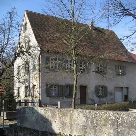 Das 1871 erbaute "Schusterhaus von Etzelwang" im Landkreis Amberg-Sulzbach (Oberpfalz) kostet zwar "nur" 55.000 Euro. Die Kosten für eine denkmalgerechte Sanierung gesellen sich zu diesem Preis allerdings noch dazu.
