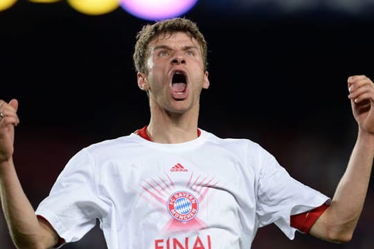 Thomas Müller feiert den Sieg in Barcelona. Jetzt fehlt nur noch ein Erfolg gegen Dortmund.
