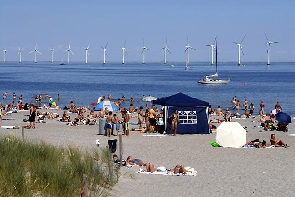 Erst wird die Stadt besichtigt und dann wird es Zeit für den Amager Strand - Kopenhagens Stranderlebnis direkt am Øresund mit 4,6 Kilometer Badeküste und reichlich Platz für jede Menge Strandspaß.