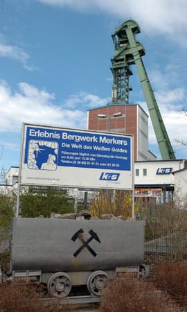 Das Erlebnisbergwerk Merkers in Thüringen bietet heute viele Attraktionen, doch das Bergwerk hat eine ernste Vergangenheit.