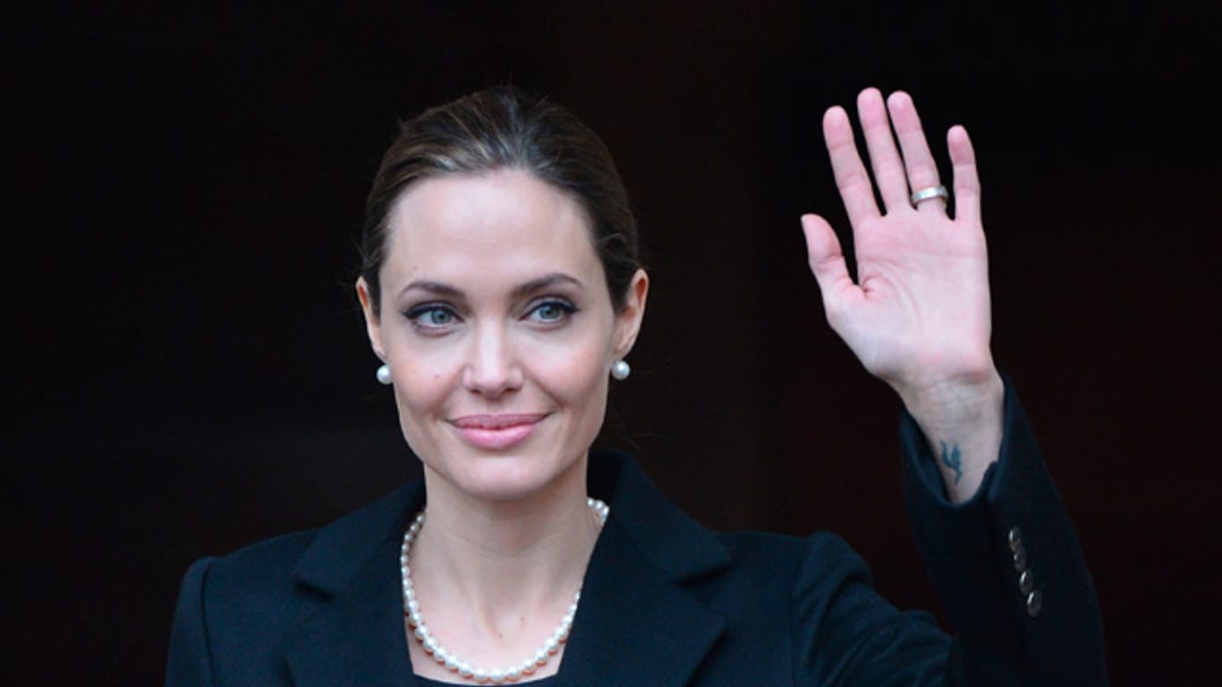Angelina Jolie: Aus Angst vor Brustkrebs ließ sie sich die Brüste amputieren.