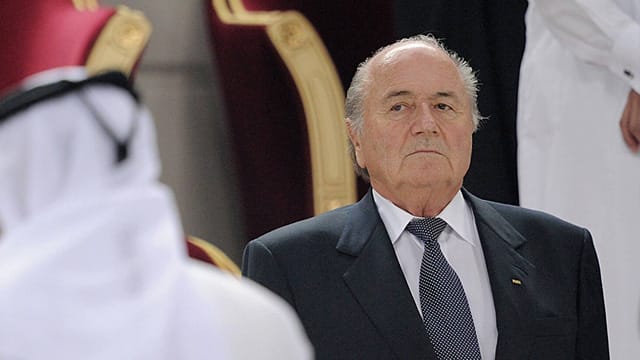 FIFA-Boss Sepp Blatter sieht die WM-Vergabe an Katar in einem zweifelhaften Licht. FIFA-Boss Sepp Blatter sieht die WM-Vergabe an Katar in einem zweifelhaften Licht.