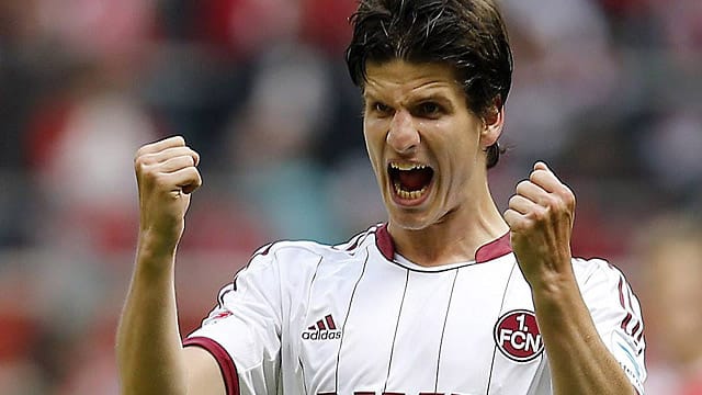 Timm Klose bricht den Rekord von Lionel Messi.