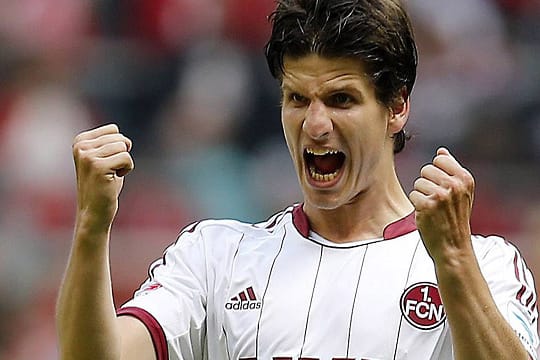 Timm Klose bricht den Rekord von Lionel Messi.