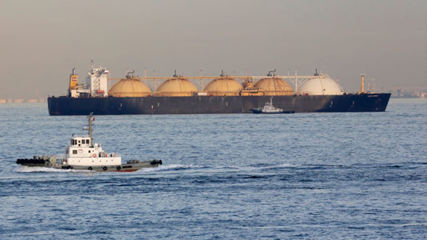 Asien im Visier von US-Gasimporten: Ein LNG-Tanker vor der Küste von Yokohama