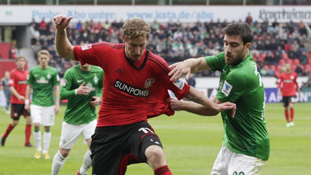 Leverkusens Stefan Kießling (li.) war in der vergangenen Bundesliga-Saison oftmals nicht zu halten und holte sich die Torjägerkrone. Leverkusens Stefan Kießling (li.) war in der vergangenen Bundesliga-Saison oftmals nicht zu halten und holte sich die Torjägerkrone.