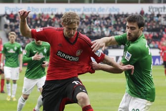 Leverkusens Stefan Kießling (li.) war in der vergangenen Bundesliga-Saison oftmals nicht zu halten und holte sich die Torjägerkrone.
