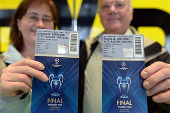 Glück gehabt: Diese BVB-Fans konnten Tickets fürs Champions-League-Finale in Wembley ergattern.