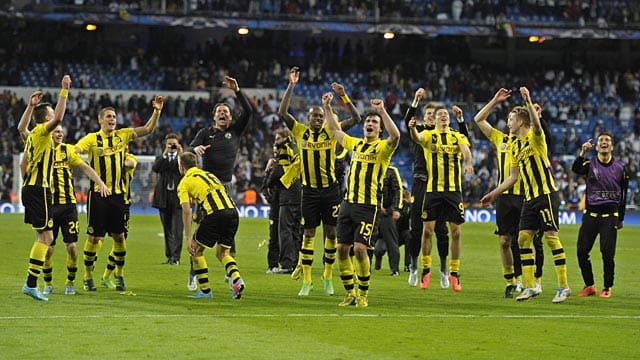Borussia Dortmunds Spieler feiern ausgelassen den Einzug ins Finale der Champions League. Borussia Dortmunds Spieler feiern ausgelassen den Einzug ins Finale der Champions League.