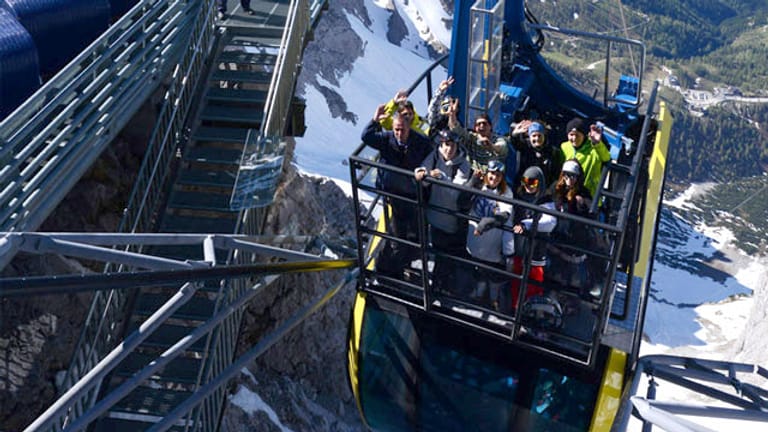 Aussicht mit Bergluft: Am Dachstein eröffnet eine Panorama-Gondel mit Balkon.