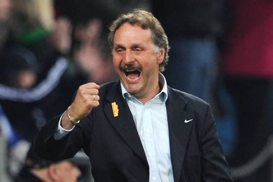 Trainer Peter Neururer gibt auch in der kommenden Saison beim VfL Bochum den Ton an.