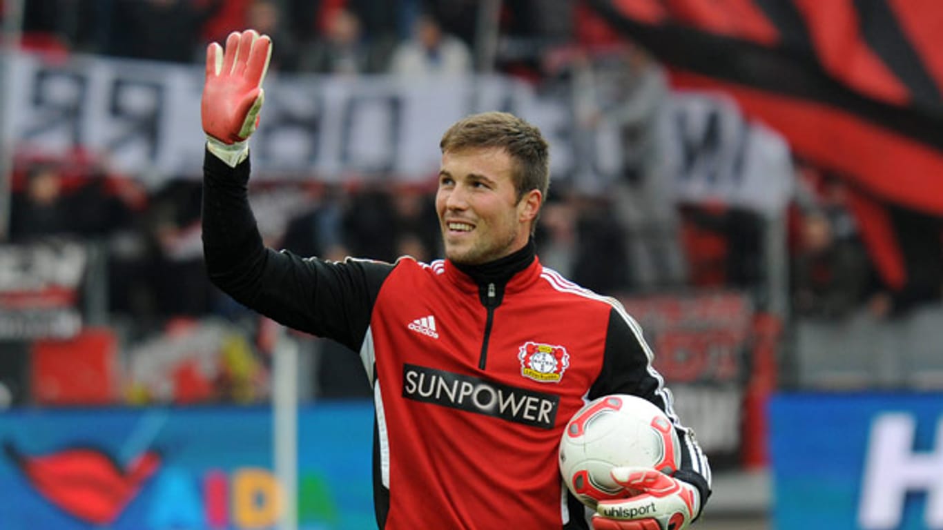 Michael Rensing verabschiedet sich von Bayer Leverkusen und wechselt zu Bundesliga-Absteiger Düsseldorf.