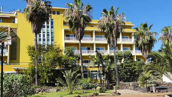 Das familiär geführte "Hotel Tigaiga" auf Teneriffa ist ein Ruhepol: Im Hintergrund rauscht das Meer, persönliches Ambiente und die subtropische Gartenanlage versprühen entspannte Urlaubsstimmung.