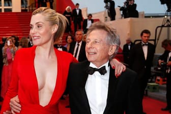 Roman Polanskis Ehefrau Emmanuelle Seigner zog in Cannes alle Blicke auf sich.