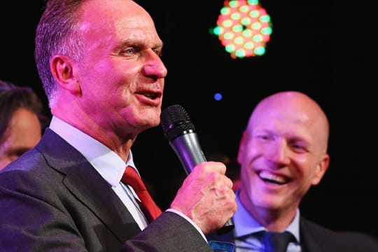 Bayern-Boss Karl-Heinz Rummenigge spuckt große Töne, Sammer grinst sich eins.