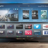 Moderne SmartTV sind mit dem Internet verbunden und bieten dadurch viele Funktionen.