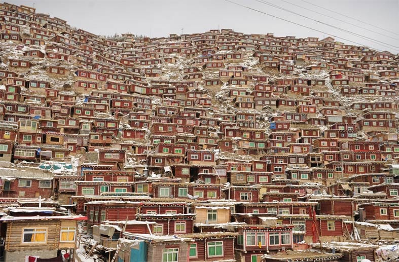 Fast 40.000 Mönche und Nonnen leben in der größten buddhistisch-tibetanischen Klosterschule "Seda".