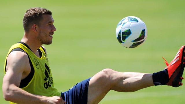 Lukas Podolski bleibt trotz starker Konkurrenz weiterhin optimistisch.