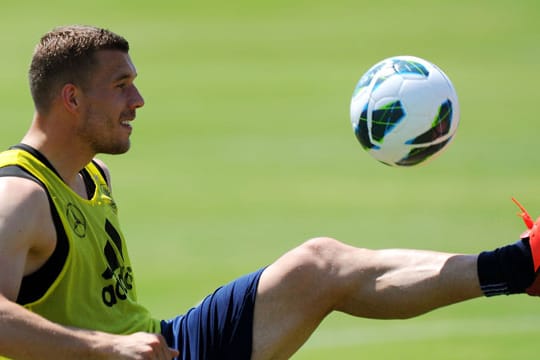 Lukas Podolski bleibt trotz starker Konkurrenz weiterhin optimistisch.