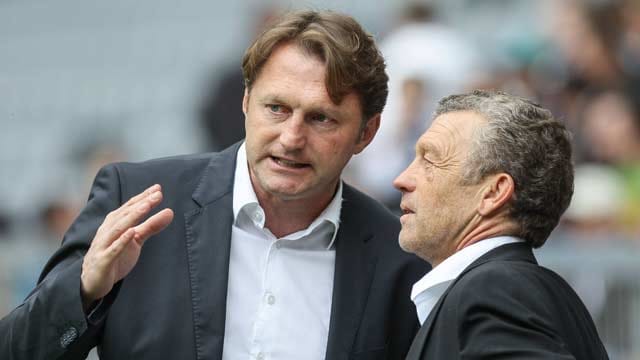 Ralph Hasenhüttl (li.) im Gespräch mit 1860-Sportdirektor Florian Hinterberger.