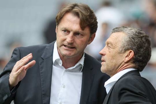 Ralph Hasenhüttl (li.) im Gespräch mit 1860-Sportdirektor Florian Hinterberger.