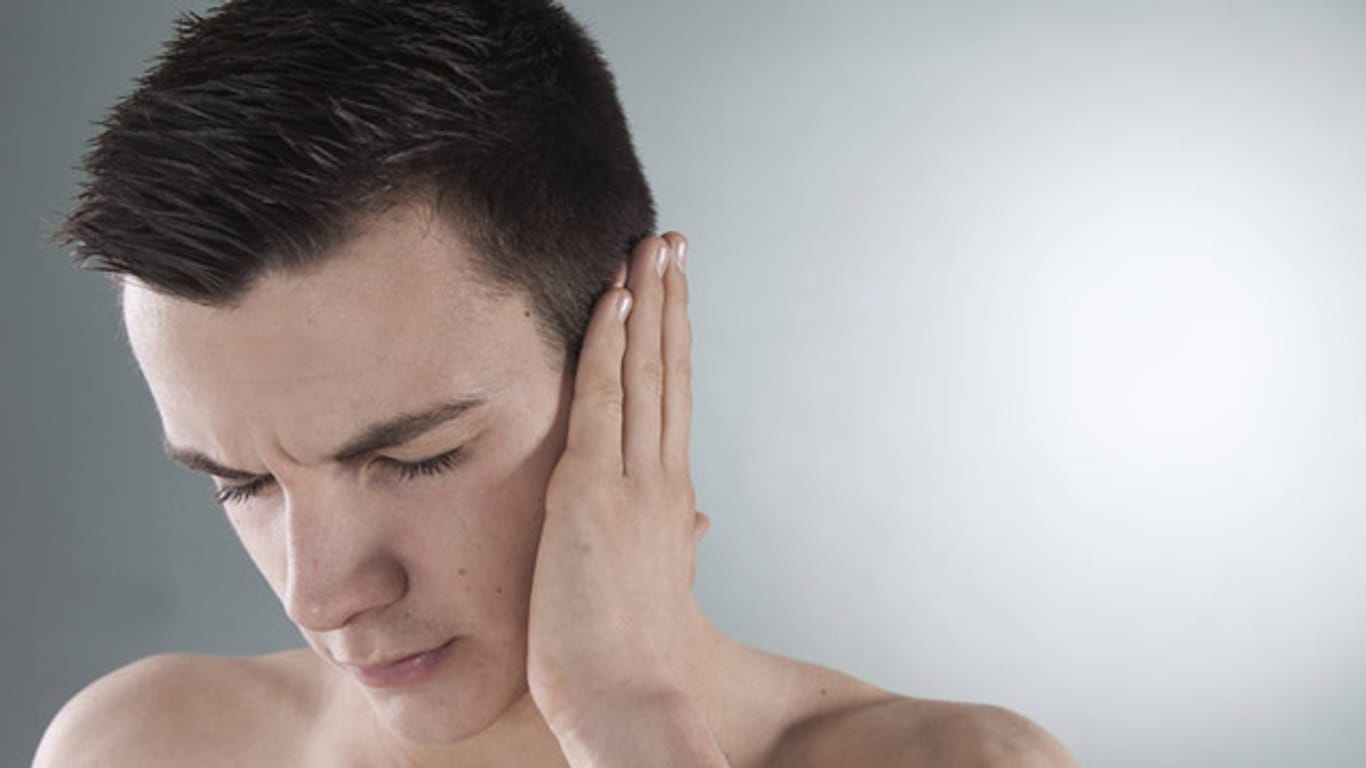 Schmerzt es hinter dem Ohr, ist das oft ein eindringliches Warnsignal.