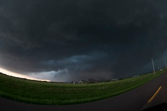 Dieser gewaltige Tornado bei El Reno im US-Staat Oklahoma wurde drei Sturmexperten zum Verhängnis, als sie ihn jagten