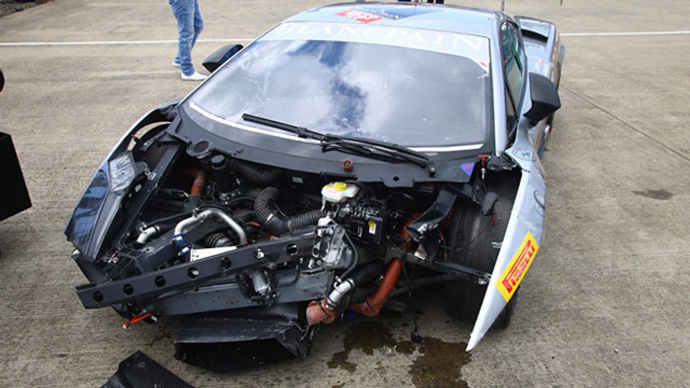Adrian Newey krachte mit seinem Lamborghini ordentlich in die Bande.