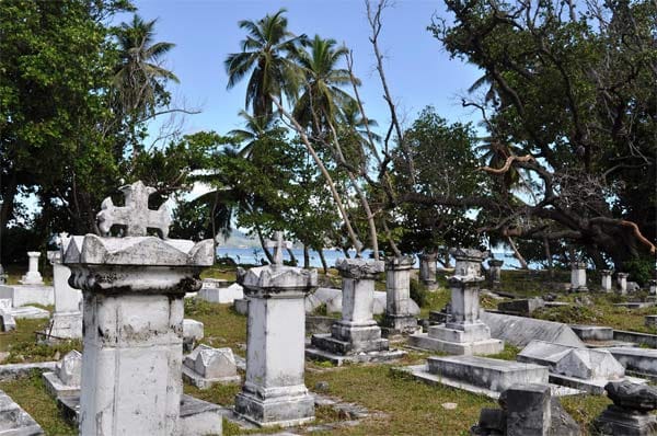 Der älteste Friedhof auf La Digue.